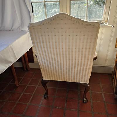 Clawfoot Upholstered Chair (O-JS)