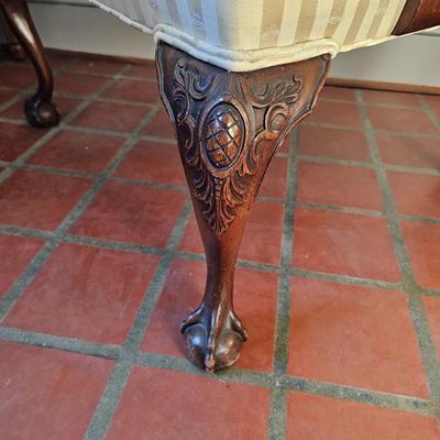 Clawfoot Upholstered Chair (O-JS)