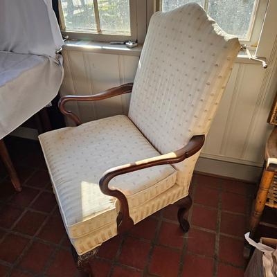 Clawfoot Upholstered Chair (O-JS)