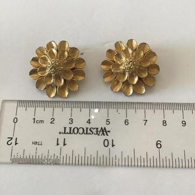 Vintage, gold tone, flower statement clip on earrings