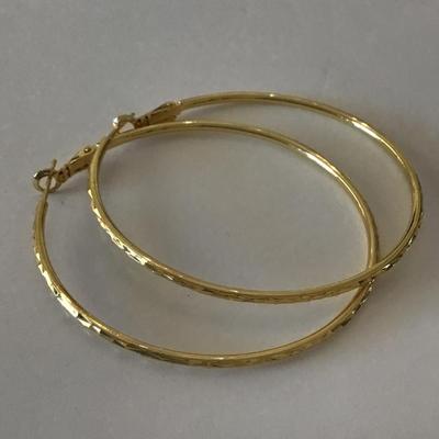 Beautiful Marked. Very nice gold tone, hoop earrings.