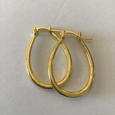 Beautiful hoop, earrings, gold toned