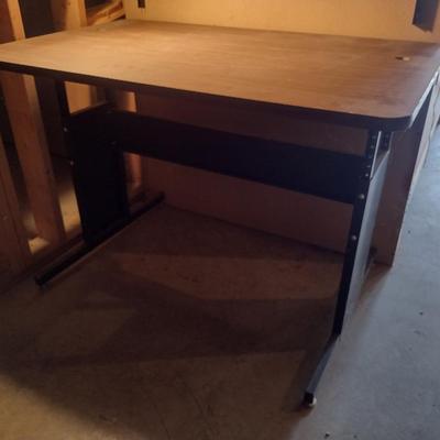 Laminate Top Office Table