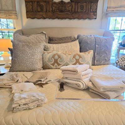 Sale Photo Thumbnail #70: Luxury new pillows, shams and throws. 