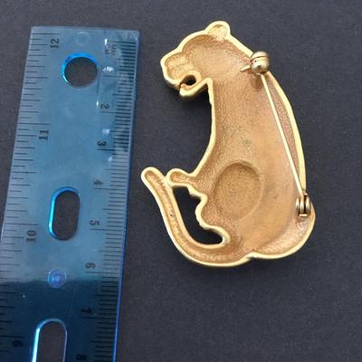 Gold tone, tiger, sitting brooch, vintage