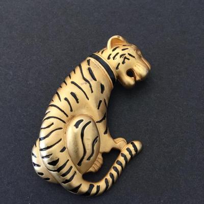 Gold tone, tiger, sitting brooch, vintage