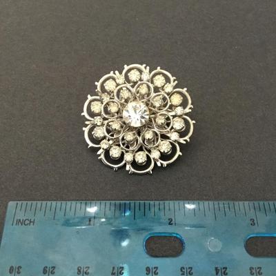 Beautiful vintage crystal brooch