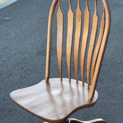 Sale Photo Thumbnail #271: beautiful rolling desk chair