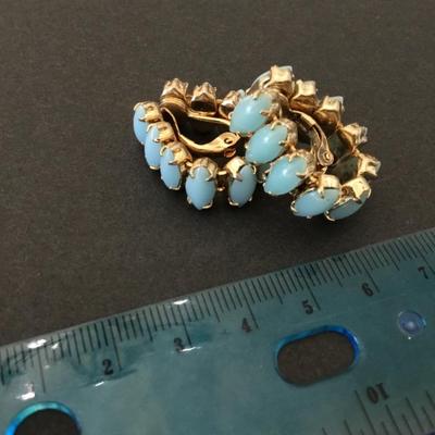 Gorgeous vintage blue glass clip on earrings very beautiful