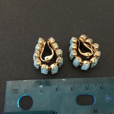 Gorgeous vintage blue glass clip on earrings very beautiful