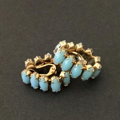 Gorgeous vintage blue glass clip on earrings very beautiful