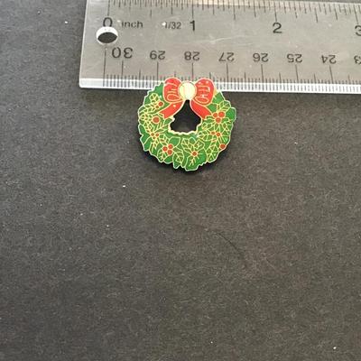 Sale Photo Thumbnail #26: Vintage Christmas wreath brooch. Please see attached photos.