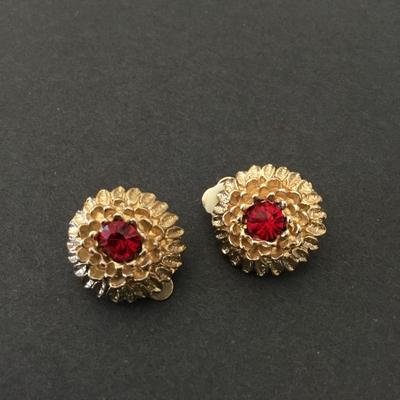 Beautiful, vintage, gold tone, red rhinestone clip on earrings