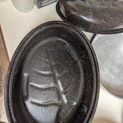 Roasting Pan, Mixing Bowls, Pot With Lid