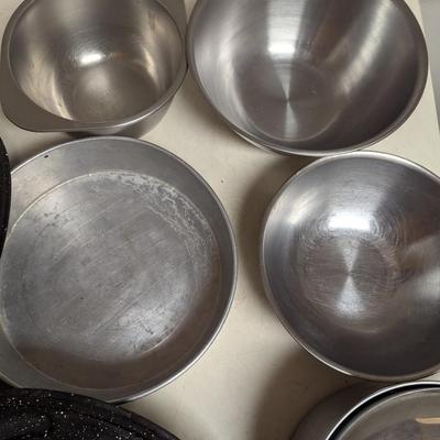Roasting Pan, Mixing Bowls, Pot With Lid