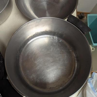 Roasting Pan, Mixing Bowls, Pot With Lid