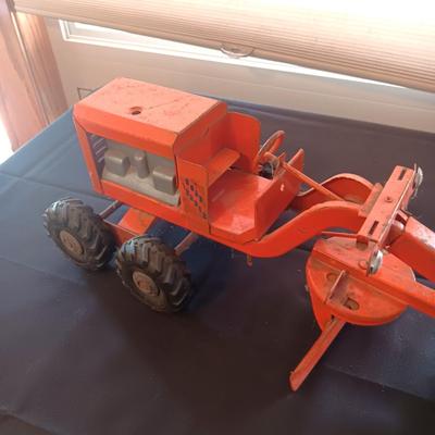 STRUCTO TOYS PRESSED STEEL ROAD GRADER