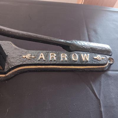CAST IRON ARROW CUPPLES CO TOBACCO CIGAR CUTTER