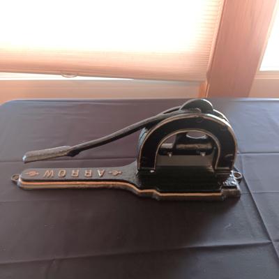 CAST IRON ARROW CUPPLES CO TOBACCO CIGAR CUTTER