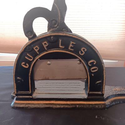 CAST IRON ARROW CUPPLES CO TOBACCO CIGAR CUTTER