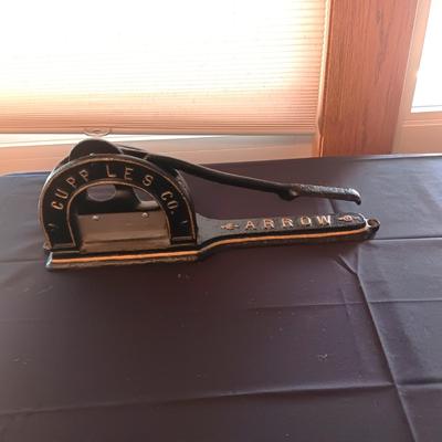 CAST IRON ARROW CUPPLES CO TOBACCO CIGAR CUTTER