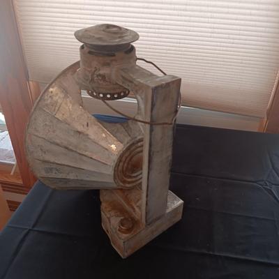 ANTIQUE DIETZ RAILROAD BEACON LIGHT LANTERN