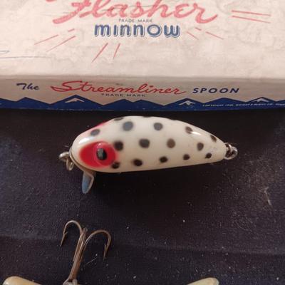 VINTAGE FISHING LURES AND TWISTONS LINE SINKERS