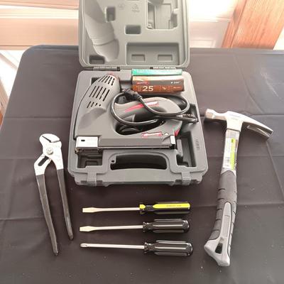 ARROW ELECTRIC STAPLE GUN, HAMMER, CHANNEL LOCK PLIERS AND SCREWDRIVERS
