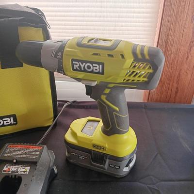 2 RYOBI CORDLESS DRILLS, 2 BATTERIES, 1 CHARGER AND A CARRY BAG