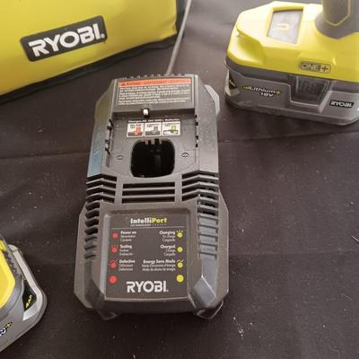 2 RYOBI CORDLESS DRILLS, 2 BATTERIES, 1 CHARGER AND A CARRY BAG