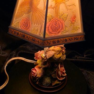 Vintage Porcelain Bird & Rose Table Lamp – Illuminated Embossed Shade & Sculpted Songbirds