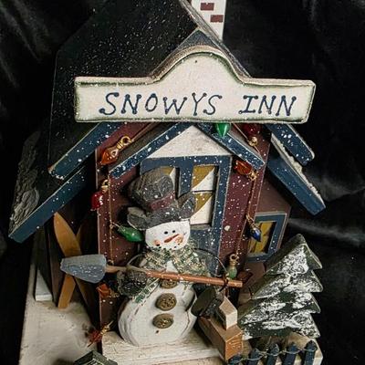Wooden Snowy’s Inn Winter Cabin Décor – Hand-Crafted Snowman Lodge Scene