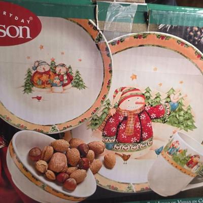 2nd Set - Gibson Snowman Frolic 16-Piece Stoneware Dinnerware Set - Boxed 4 Place Settings with Original Packaging