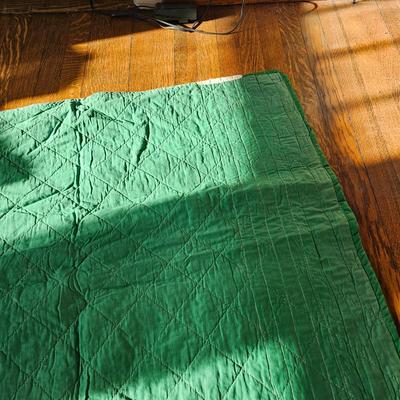 Assortment of Older Quilts & ' The Quilts of Gees Bend' Book (O-JS)