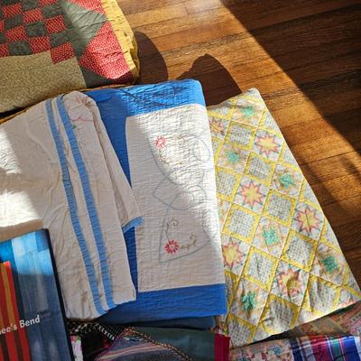 Assortment of Older Quilts & ' The Quilts of Gees Bend' Book (O-JS)