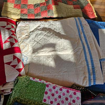 Assortment of Older Quilts & ' The Quilts of Gees Bend' Book (O-JS)