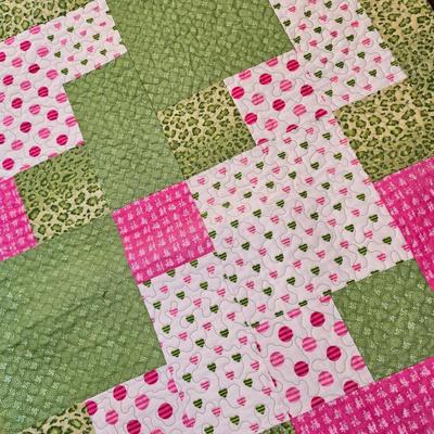 Assortment of Older Quilts & ' The Quilts of Gees Bend' Book (O-JS)