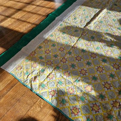 Assortment of Older Quilts & ' The Quilts of Gees Bend' Book (O-JS)