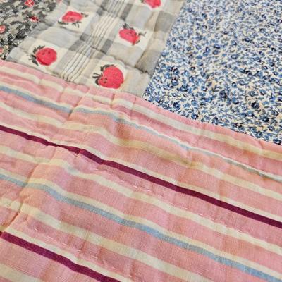 Assortment of Older Quilts & ' The Quilts of Gees Bend' Book (O-JS)
