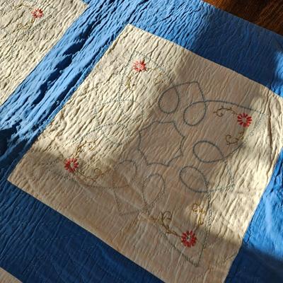 Assortment of Older Quilts & ' The Quilts of Gees Bend' Book (O-JS)