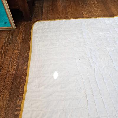 Assortment of Older Quilts & ' The Quilts of Gees Bend' Book (O-JS)