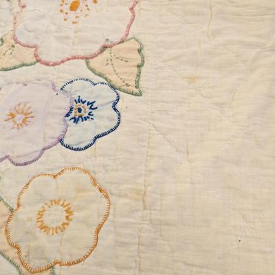 Assortment of Older Quilts & ' The Quilts of Gees Bend' Book (O-JS)