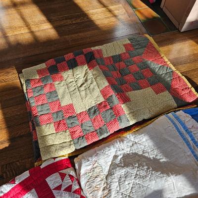 Assortment of Older Quilts & ' The Quilts of Gees Bend' Book (O-JS)