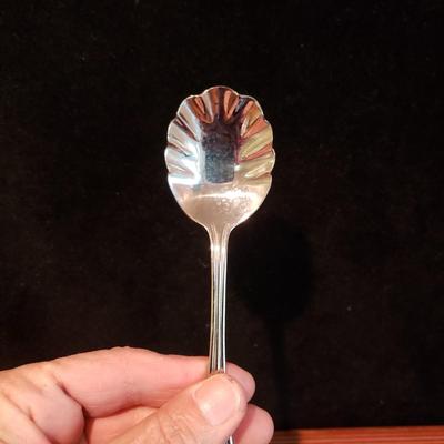 Set of Wallace Silverware and Wooden Case (KN-KD)