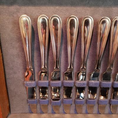 Set of Wallace Silverware and Wooden Case (KN-KD)