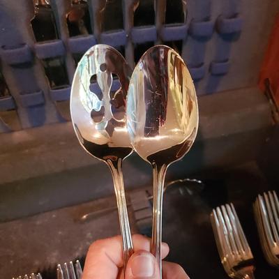 Set of Wallace Silverware and Wooden Case (KN-KD)