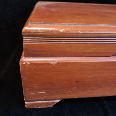 Set of Wallace Silverware and Wooden Case (KN-KD)