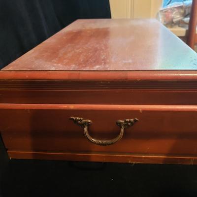 Set of Wallace Silverware and Wooden Case (KN-KD)