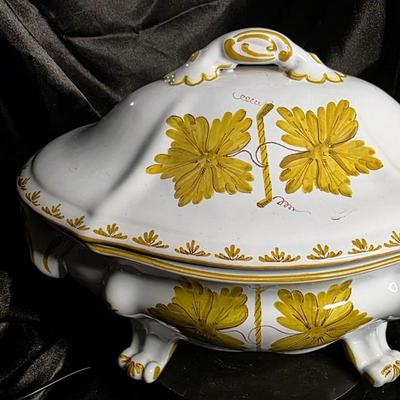 Vintage Italian Majolica Footed Soup Tureen with Lid – Hand-Painted Leaf Motif – Mid-Century Italy