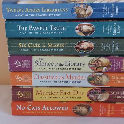 A Cat In The Stacks Paperback Mysteries (PB-BBL)